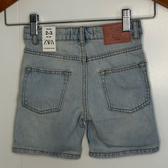 NWT Zara Kids "The Skater Short" Light Wash Denim - Size 2-3 - Picture 2 of 8